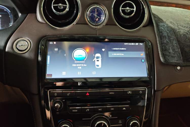 Used Jaguar XJ 2012 XJL 3.0 Panoramic Business Edition Audio And AC Panel