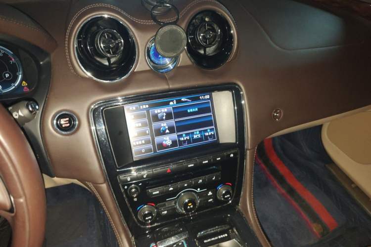 Used Jaguar XJ 2012 XJL 3.0 Panoramic Business Edition Audio And AC Panel