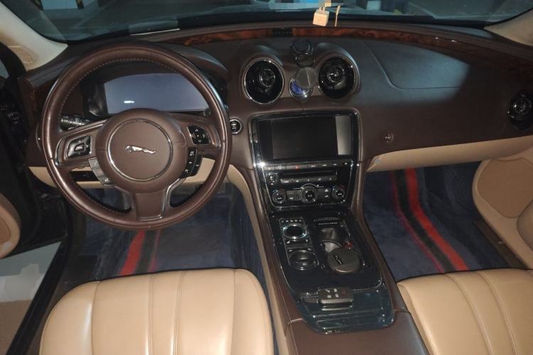Used Jaguar XJ 2012 XJL 3.0 Panoramic Business Edition Center Console
