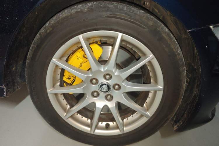 Used Jaguar XJ 2012 XJL 3.0 Panoramic Business Edition Right Front Wheel Hub