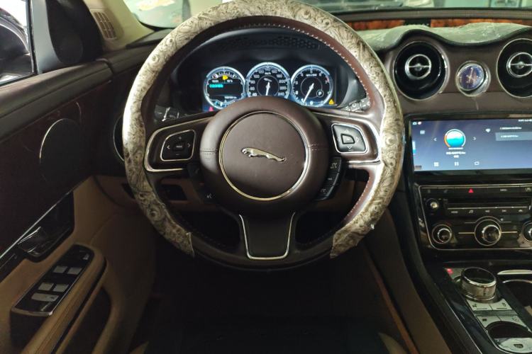 Used Jaguar XJ 2012 XJL 3.0 Panoramic Business Edition Steering Wheel