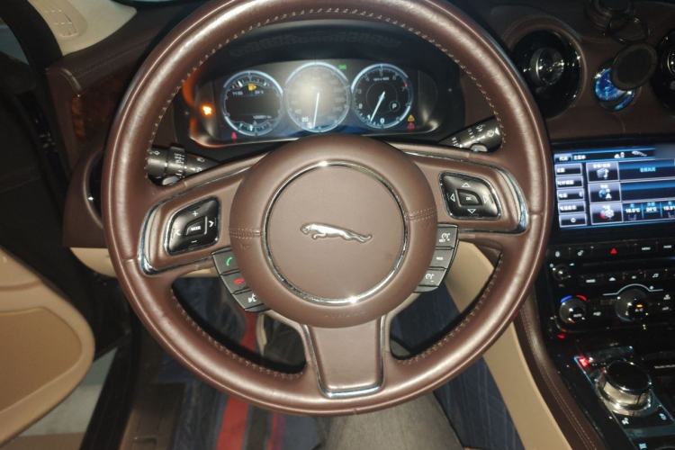 Used Jaguar XJ 2012 XJL 3.0 Panoramic Business Edition Steering Wheel