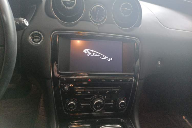 Used Jaguar XJ 2012 XJL 3.0 Panoramic Business Edition Audio And AC Panel