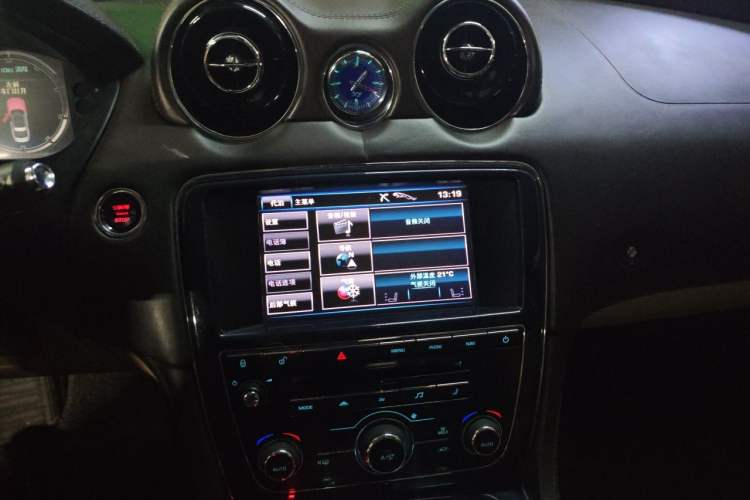 Used Jaguar XJ 2012 XJL 3.0 Panoramic Business Edition Audio And AC Panel