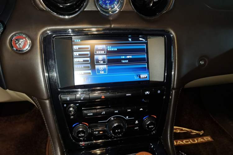 Used Jaguar XJ 2012 XJL 3.0 Panoramic Business Edition Audio And AC Panel