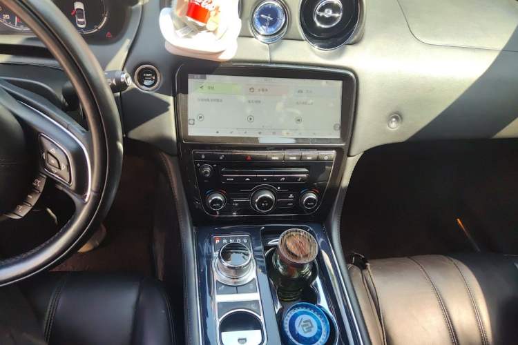 Used Jaguar XJ 2012 XJL 3.0 Panoramic Business Edition Audio And AC Panel