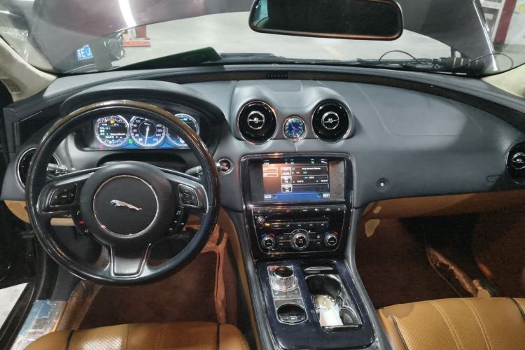 Used Jaguar XJ 2012 XJL 3.0 Flagship Business Edition Center Console