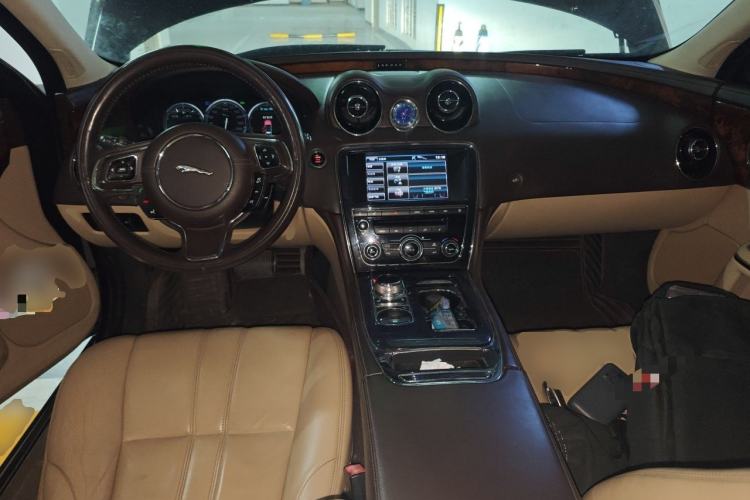 Used Jaguar XJ 2012 XJL 3.0 Panoramic Business Edition Center Console