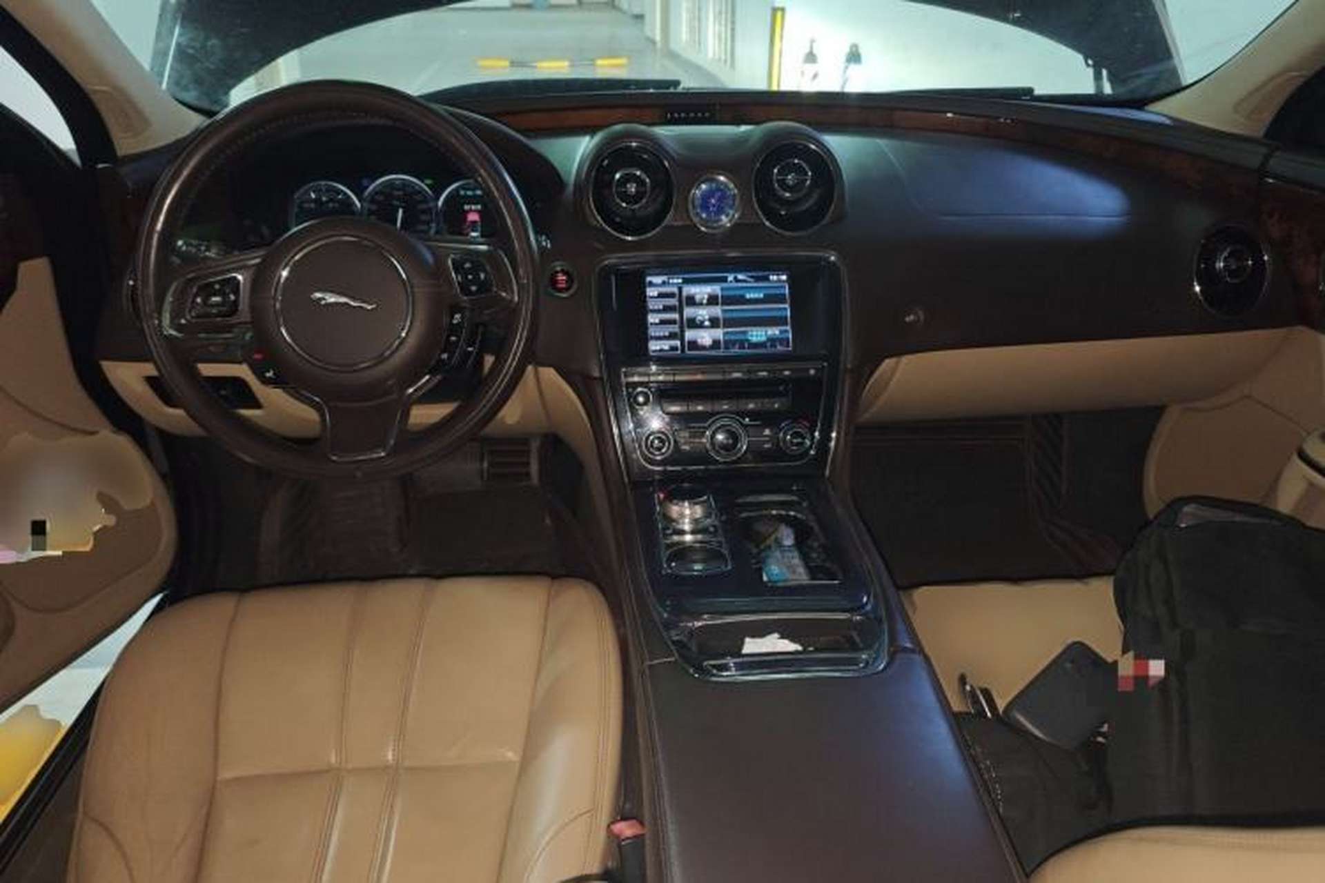 Used Jaguar XJ 2012 XJL 3.0 Panoramic Business Edition Center Console