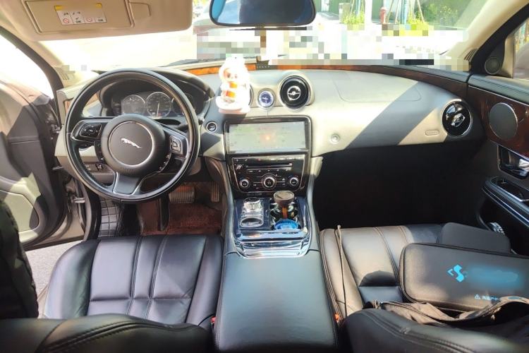Used Jaguar XJ 2012 XJL 3.0 Panoramic Business Edition Center Console