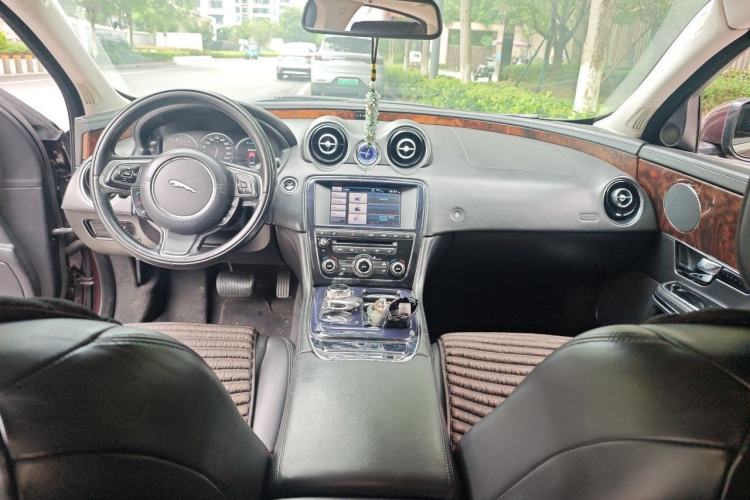 Used Jaguar XJ 2012 XJL 3.0 Panoramic Business Edition Center Console