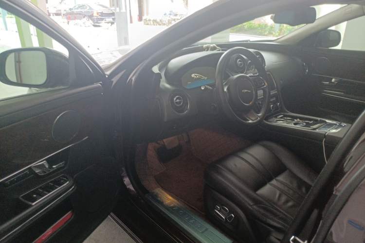 Used Jaguar XJ 2012 XJL 3.0 Panoramic Business Edition Driver Seat