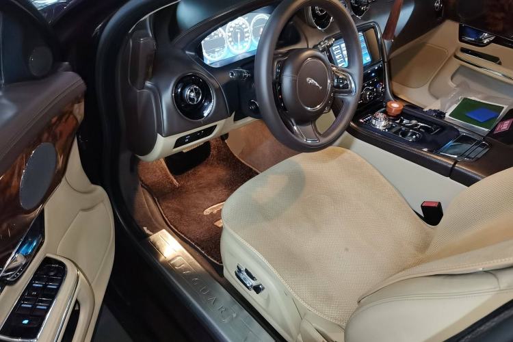 Used Jaguar XJ 2012 XJL 3.0 Panoramic Business Edition Driver Seat