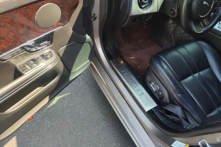 Used Jaguar XJ 2012 XJL 3.0 Panoramic Business Edition Driver Seat