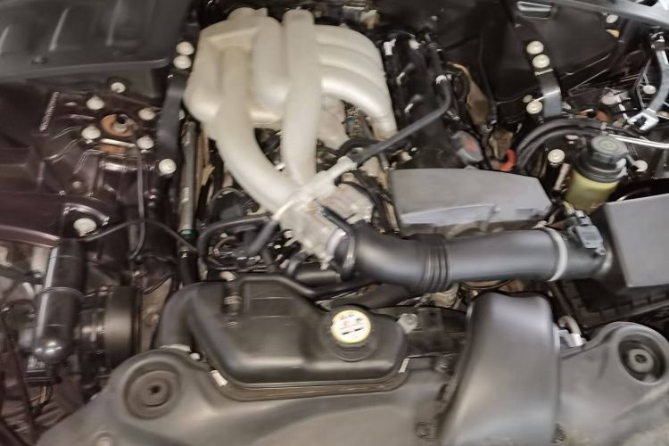Used Jaguar XJ 2012 XJL 3.0 Panoramic Business Edition Engine Bay