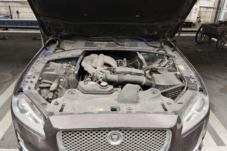 Used Jaguar XJ 2012 XJL 3.0 Panoramic Business Edition Engine Bay