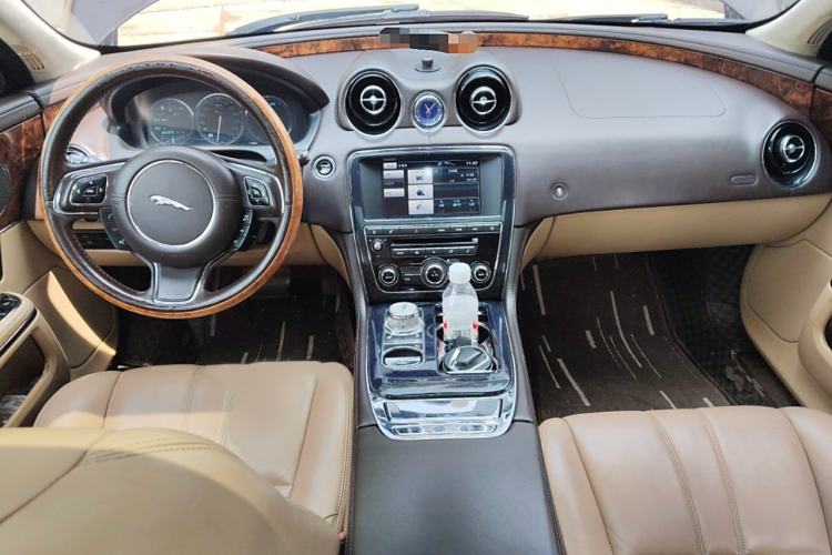 Used Jaguar XJ 2012 XJL 3.0 Panoramic Business Edition Interior 2