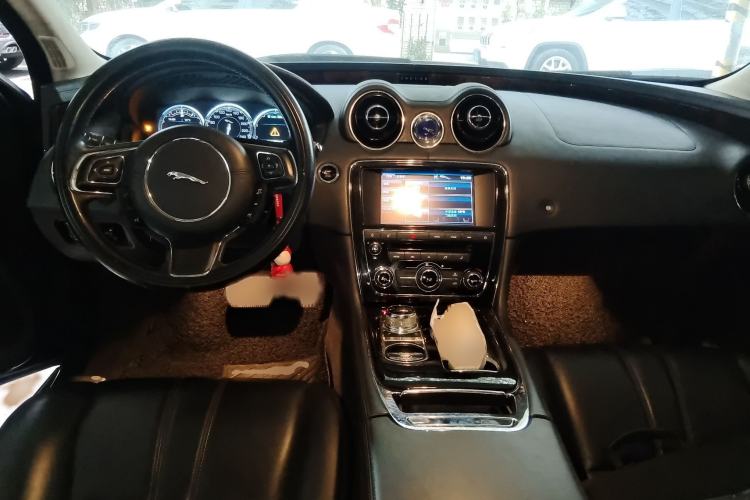 Used Jaguar XJ 2012 XJL 3.0 Panoramic Business Edition Interior 2