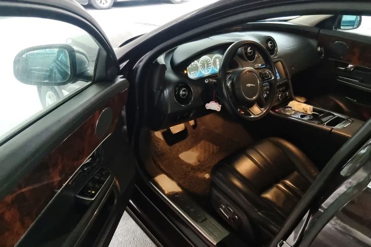 Used Jaguar XJ 2012 XJL 3.0 Panoramic Business Edition Interior 3