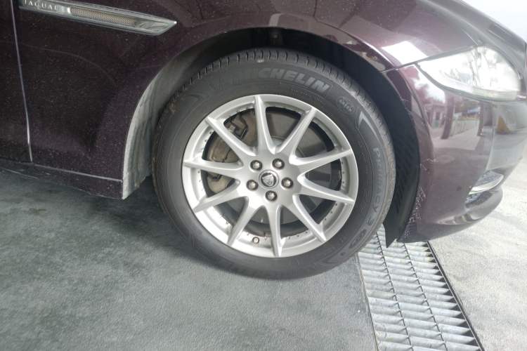 Used Jaguar XJ 2012 XJL 3.0 Panoramic Business Edition Right Front Wheel Hub