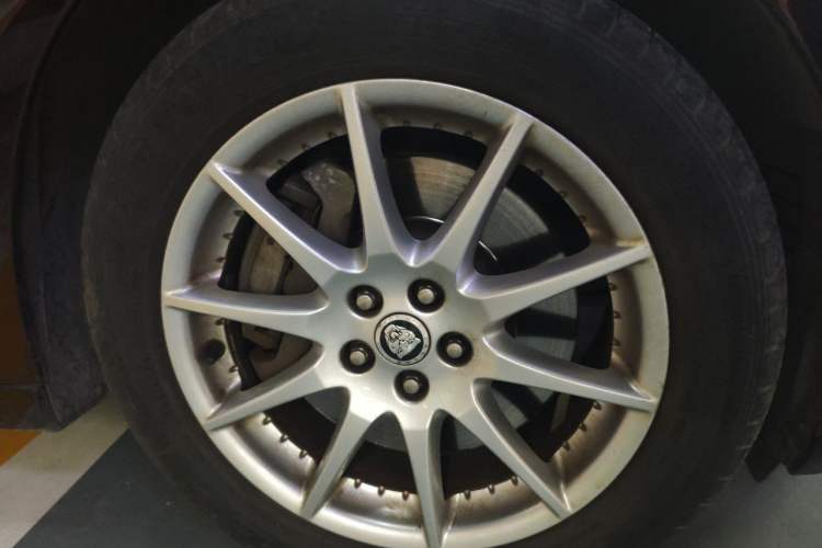Used Jaguar XJ 2012 XJL 3.0 Panoramic Business Edition Right Front Wheel Hub