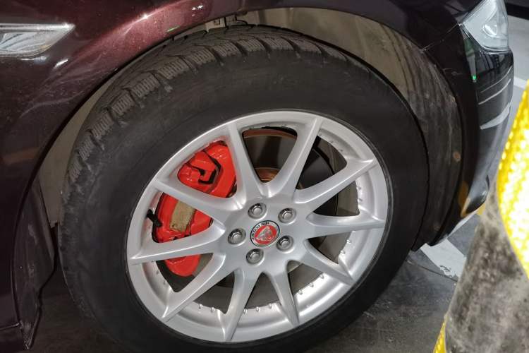 Used Jaguar XJ 2012 XJL 3.0 Panoramic Business Edition Right Front Wheel Hub