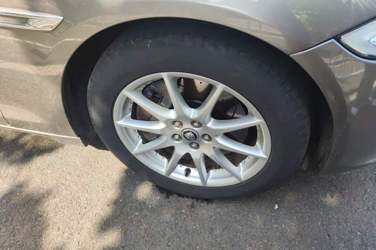 Used Jaguar XJ 2012 XJL 3.0 Panoramic Business Edition Right Front Wheel Hub