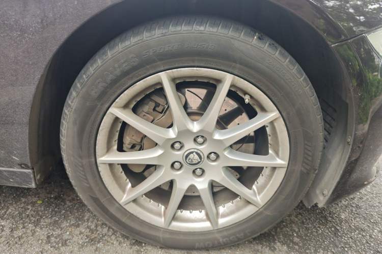 Used Jaguar XJ 2012 XJL 3.0 Panoramic Business Edition Right Front Wheel Hub