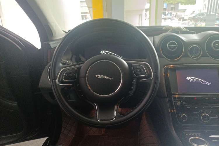 Used Jaguar XJ 2012 XJL 3.0 Panoramic Business Edition Steering Wheel