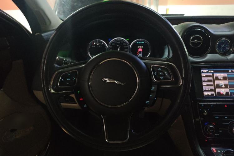 Used Jaguar XJ 2012 XJL 3.0 Panoramic Business Edition Steering Wheel