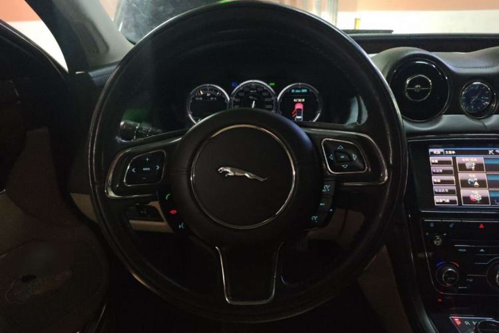 Used Jaguar XJ 2012 XJL 3.0 Panoramic Business Edition Steering Wheel