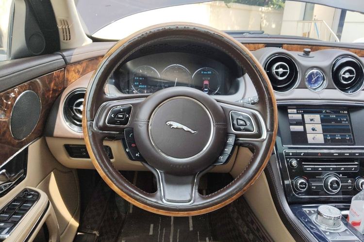 Used Jaguar XJ 2012 XJL 3.0 Panoramic Business Edition Steering Wheel