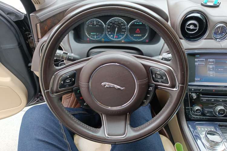 Used Jaguar XJ 2012 XJL 3.0 Panoramic Business Edition Steering Wheel