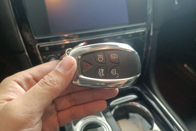 Used Jaguar XJ 2012 XJL 3.0 Panoramic Business Edition Vehicle Key