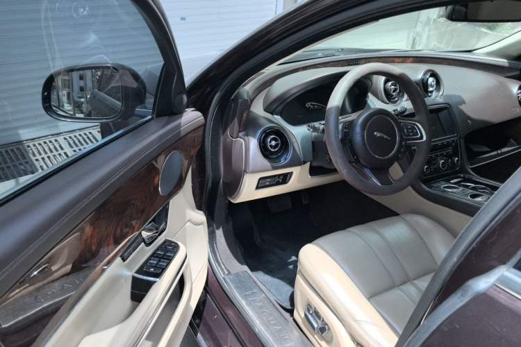 Used Jaguar XJ 2012 XJL 3.0 Panoramic Business Edition Driver Seat