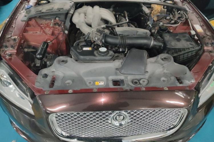 Used Jaguar XJ 2012 XJL 3.0 Panoramic Business Edition Engine Bay