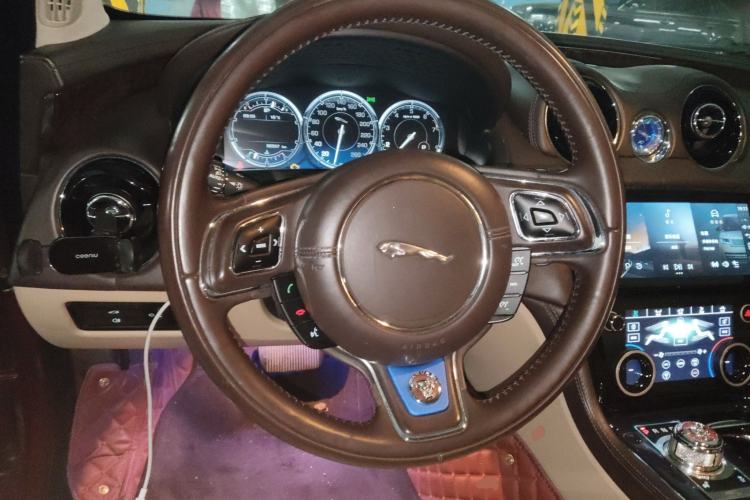 Used Jaguar XJ 2012 XJL 3.0 Panoramic Business Edition Steering Wheel