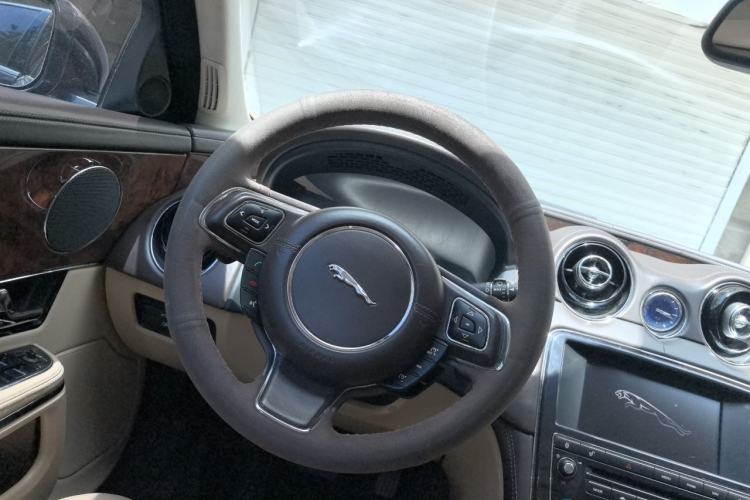 Used Jaguar XJ 2012 XJL 3.0 Panoramic Business Edition Steering Wheel