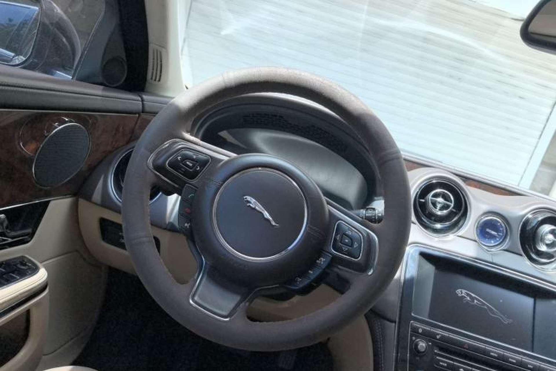 Used Jaguar XJ 2012 XJL 3.0 Panoramic Business Edition Steering Wheel