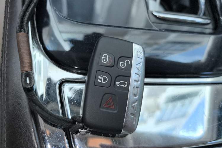 Used Jaguar XJ 2012 XJL 3.0 Panoramic Business Edition Vehicle Key