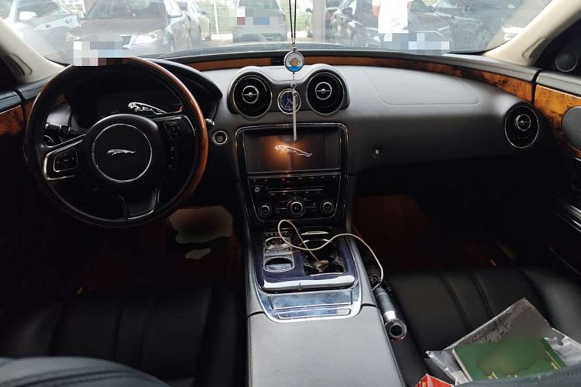 Used Jaguar XJ 2012 XJL 3.0 Panoramic Business Edition Center Console