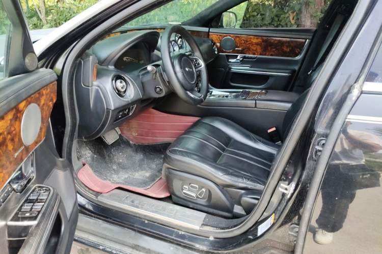 Used Jaguar XJ 2012 XJL 3.0 Panoramic Business Edition Driver Seat