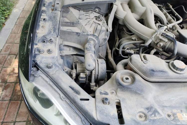 Used Jaguar XJ 2012 XJL 3.0 Panoramic Business Edition Engine Bay Right