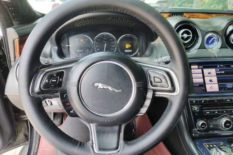 Used Jaguar XJ 2012 XJL 3.0 Panoramic Business Edition Steering Wheel