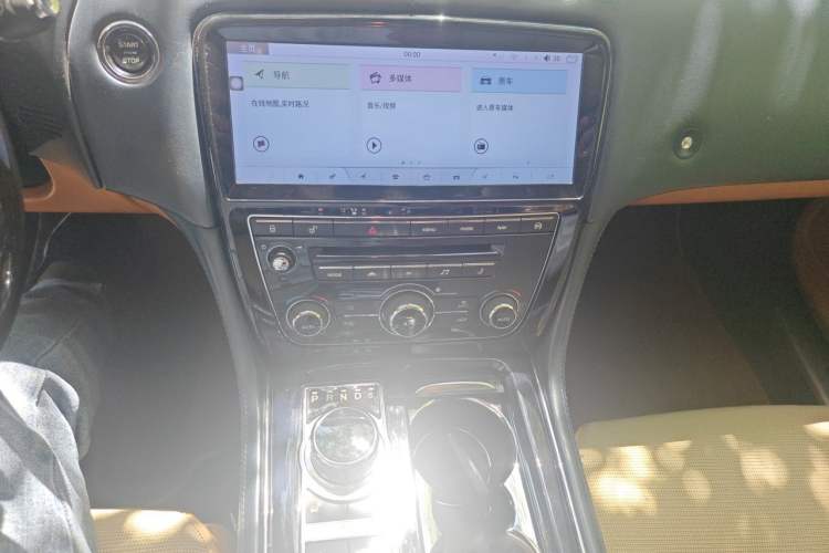Used Jaguar XJ 2012 XJL 3.0 Flagship Business Edition Audio And AC Panel