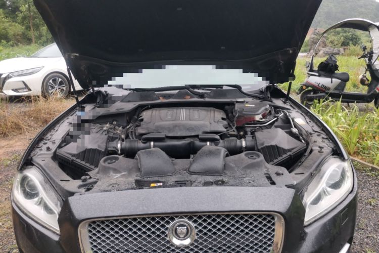 Used Jaguar XJ 2012 XJL 3.0 Panoramic Business Edition Engine Bay