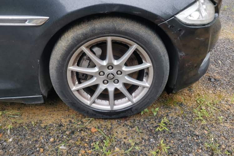 Used Jaguar XJ 2012 XJL 3.0 Panoramic Business Edition Right Front Wheel Hub