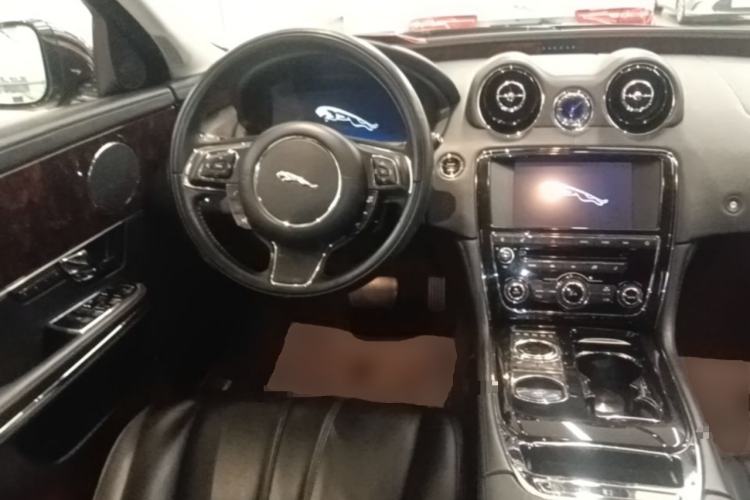 Used Jaguar XJ 2012 XJL 3.0 Panoramic Business Edition Steering Wheel
