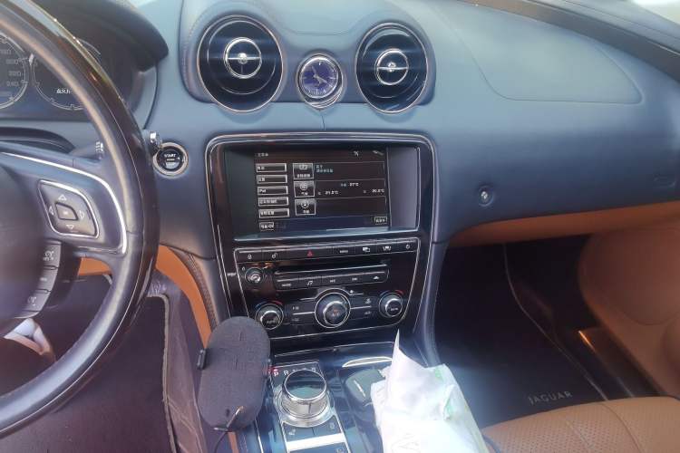 Used Jaguar XJ 2012 XJL 3.0 Flagship Business Edition Audio And AC Panel