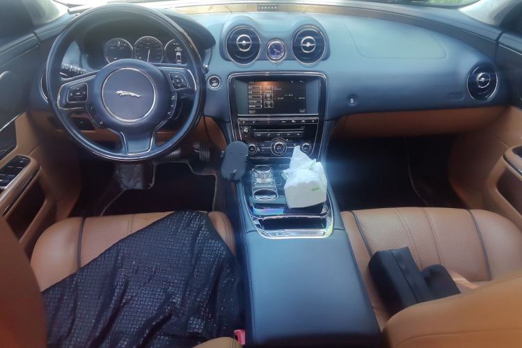 Used Jaguar XJ 2012 XJL 3.0 Flagship Business Edition Center Console